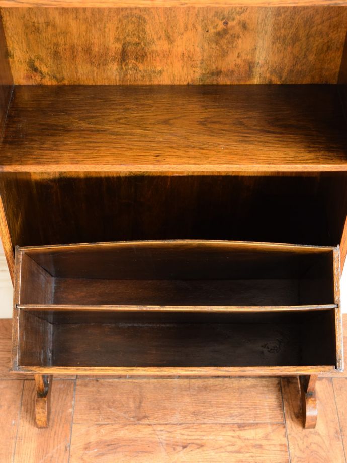アンティークのおしゃれなオープンシェルフ、マガジンラックが付いたオーク材の本棚(j-2906-f)｜アンティーク家具
