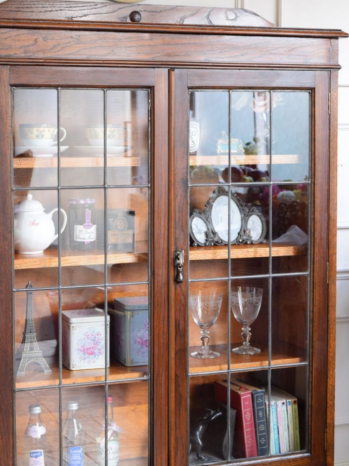 イギリスのアンティークキャビネット、おしゃれなステンドガラス扉付き本棚