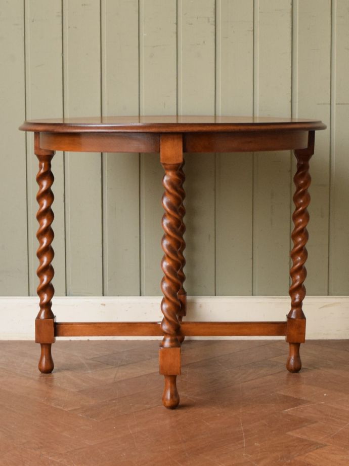 英国のアンティークテーブル、ツイスト脚がおしゃれなオーク材のロー 
