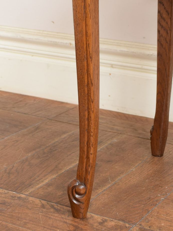 フランスのアンティーク家具、重なった猫脚が美しい3つセットのネストテーブル(j-3324-f)｜アンティーク家具