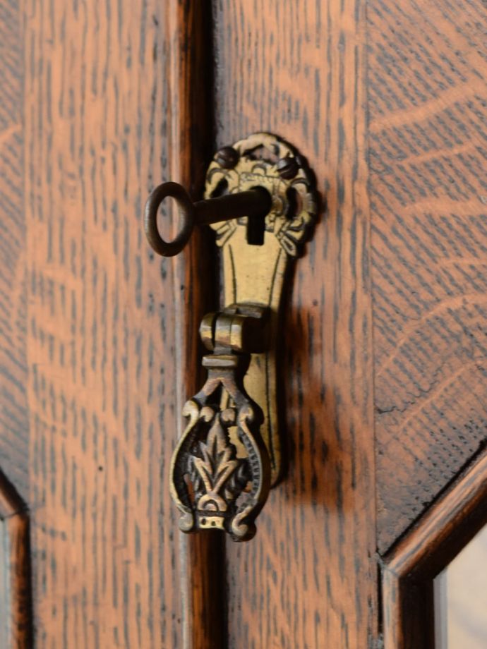 アンティークビューローの扉の鍵