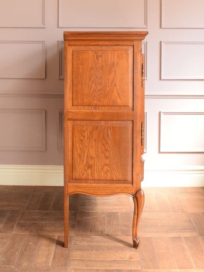 サイドボードの側面