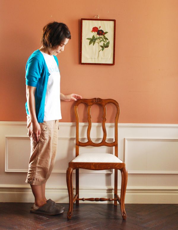 アンティーク チェア　装飾がキレイなフランスの椅子、アンティークダイニングチェア。上品な雰囲気が漂うダイニングチェア。(j-551-c)