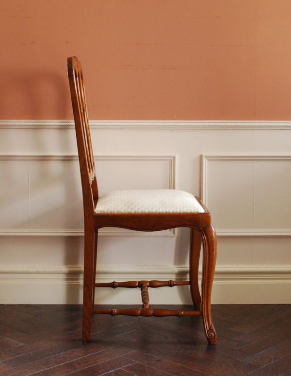 アンティーク チェア　装飾がキレイなフランスの椅子、アンティークダイニングチェア。横から見ても綺麗な装飾が楽しめます。(j-551-c)