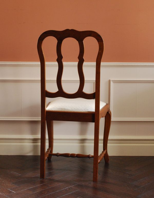 アンティーク チェア　装飾がキレイなフランスの椅子、アンティークダイニングチェア。アンティークらしく、流行を追わずに長く使えるデザイン。(j-551-c)