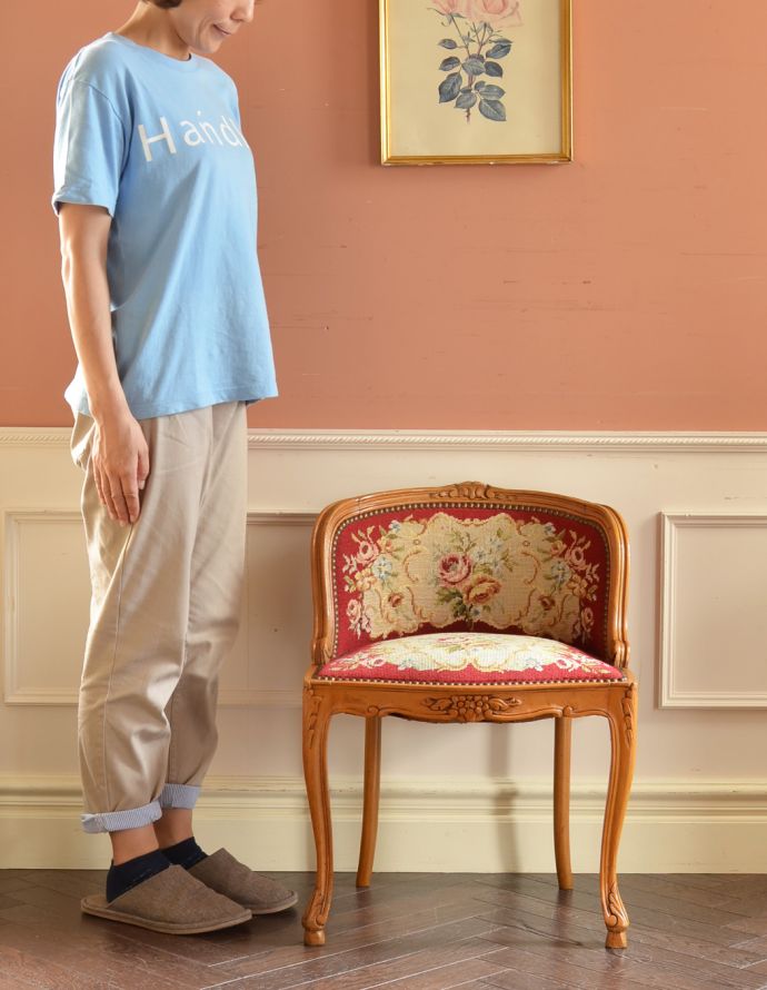 サロンチェア　アンティーク チェア　フランス生まれのめずらしいアンティークプチポワンチェア。飾っても使っても楽しめる椅子です。(j-568-c)