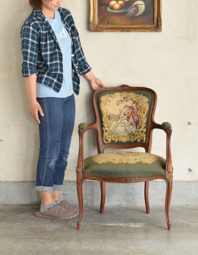 サロンチェア　アンティーク チェア　フランスのアンティークチェア、オーク材のプチポワンアームチェア（グリーン）。飾っても使っても楽しめる椅子です。(j-574-c)