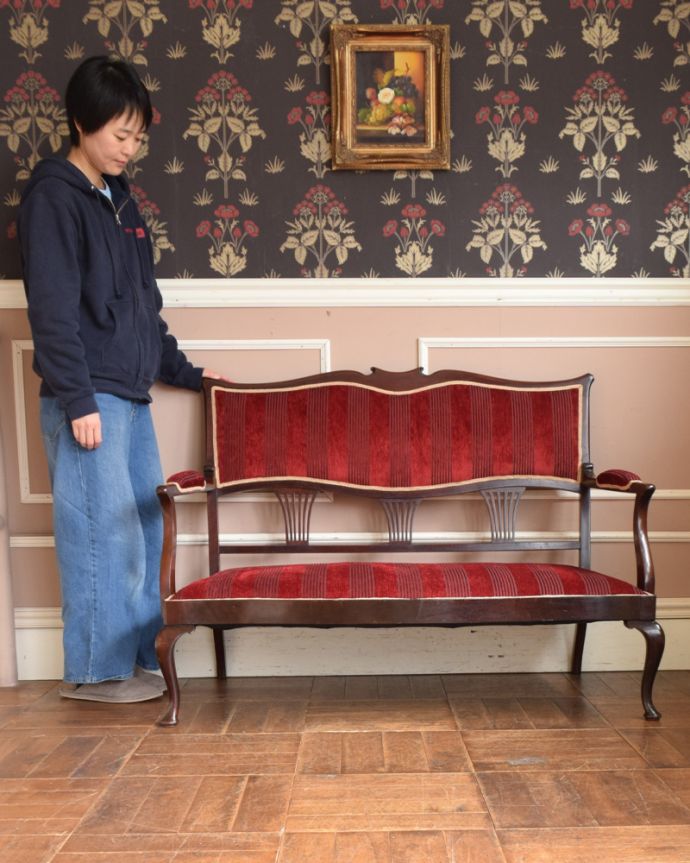 セティ・ソファ・ベンチ　アンティーク チェア　英国輸入のアンティークチェア、気品たっぷりなマホガニー材を使ったセティ（ソファ）。飾っても使っても楽しめる椅子です。(j-587-c)