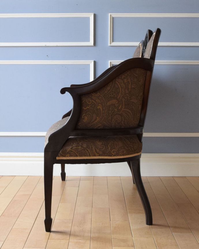 セティ・ソファ・ベンチ　アンティーク チェア　彫りの美しさも楽しめるセティ、アンティークの英国椅子（ソファベンチ）。横から見ても綺麗な装飾が楽しめます。(j-594-c)