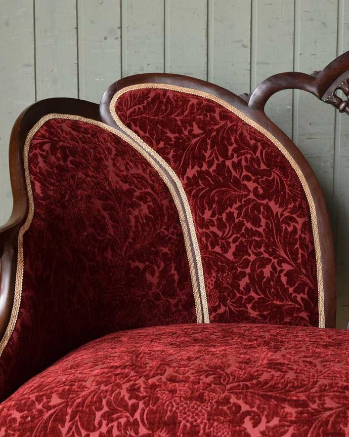 セティ・ソファ・ベンチ　アンティーク チェア　イギリスで見つけたアンティークチェア、どこから見ても優雅な特別なセティ（ソファ）。どこを切り取っても美しいシルエットアンティークの椅子らしい高級感が溢れるフォルム。(j-612-c)