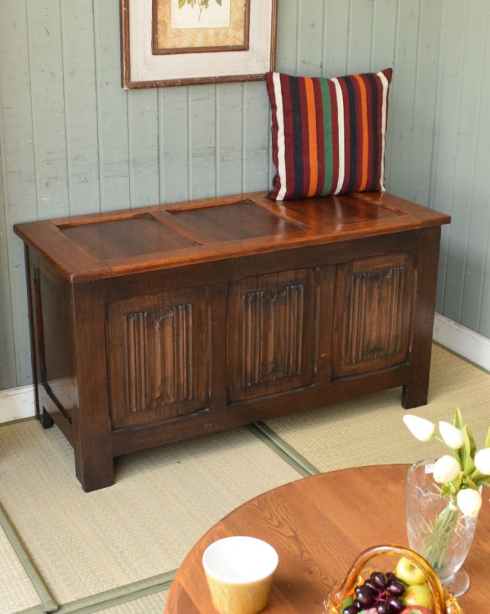 ブランケットボックス・収納ボックス　アンティーク家具　1920年代のアンティーク英国家具、ベンチにも使えるコファー。畳のお部屋に合わせてみると、重厚なオーク材がしっくりときます。(j-944-f)