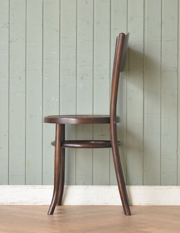 ベントウッドチェア　アンティーク チェア　英国のアンティークの椅子、美しい彫のベントウッドチェア 。リビングやキッチンのイスにオススメです。(k-1008-c)