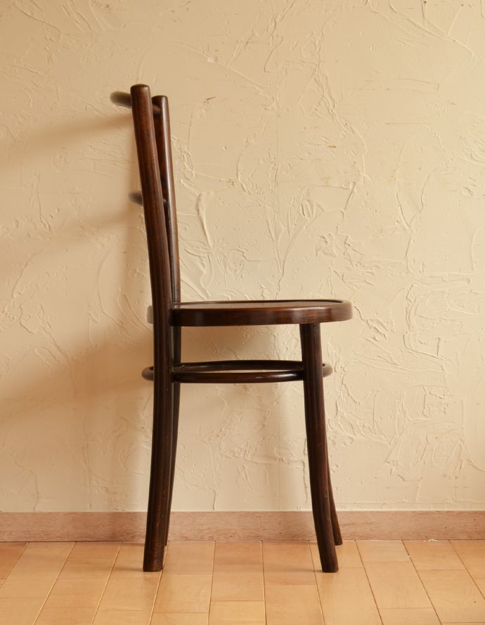 板座面　アンティーク チェア　イギリスから届いたアンティーク椅子、木製のベントウッドチェア。書斎や、デスクに合わせてかっこよく使って下さい。(k-1011-c)