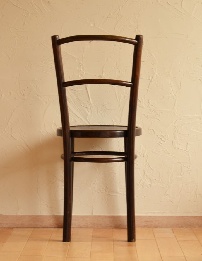 板座面　アンティーク チェア　イギリスから届いたアンティーク椅子、木製のベントウッドチェア。スッキリとキレイな後ろ姿です。(k-1011-c)