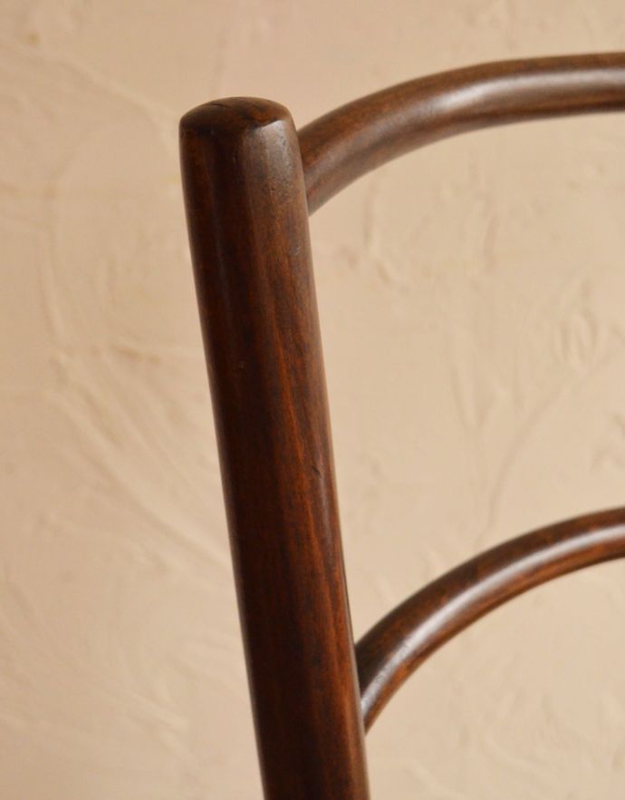 板座面　アンティーク チェア　イギリスから届いたアンティーク椅子、木製のベントウッドチェア。木目や色は1脚1脚微妙に違いますが、どれもキレイに仕上げています。(m-382-c)