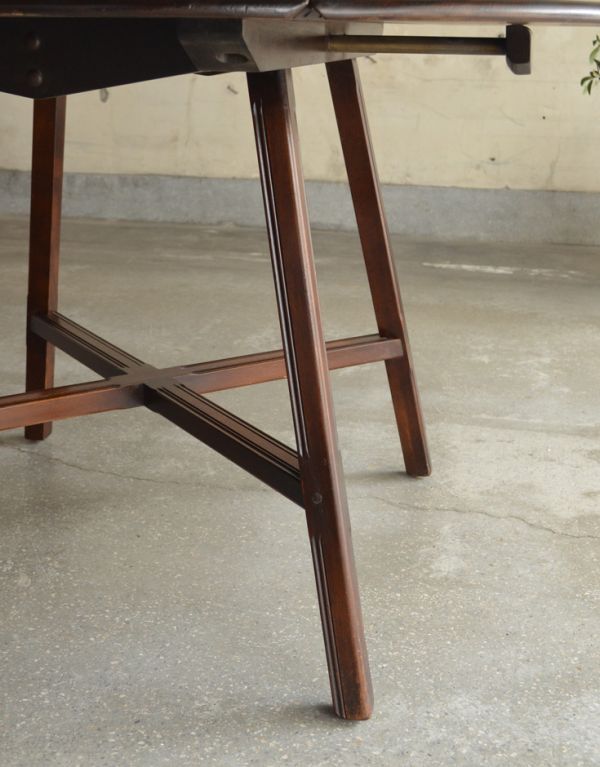 アンティーク家具　アンティークのアーコール家具、ドロップリーフダイニングテーブル。アーコールらしい細いきれいな脚です。(k-1024-f)