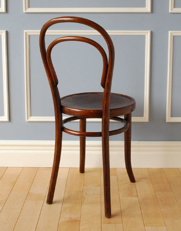 板座面　アンティーク チェア　イギリスから届いたアンティーク椅子、ベントウッドチェア（ブラウン）。背もたれの２本ラインが美しいこの椅子は、ダブルループとも呼ばれています。(k-1033-c)