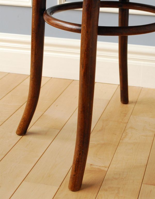 板座面　アンティーク チェア　イギリスから届いたアンティーク椅子、ベントウッドチェア（ブラウン）。美しい曲線で女性らしい優しい雰囲気のチェアです。(k-1033-c)