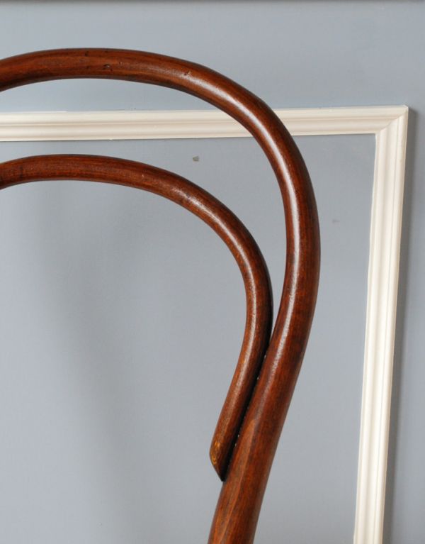 板座面　アンティーク チェア　イギリスから届いたアンティーク椅子、ベントウッドチェア（ブラウン）。ラインが美しい背もたれ。(k-1033-c)