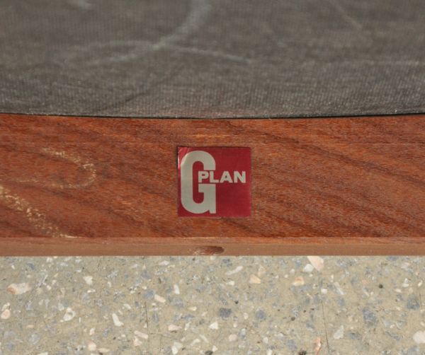 ダイニングチェア　アンティーク チェア　G-planのヴィンテージチェア、北欧モダンなダイニングチェア(赤)。「G-PLAN」のロゴステッカーが付いてました。(k-1034-c)