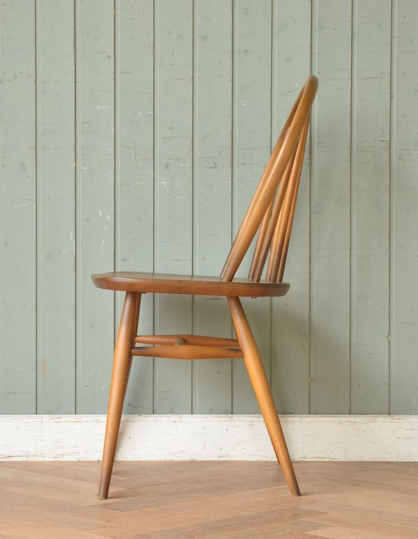 アーコールチェア　アンティーク チェア　珍しい北欧スタイルの椅子、アンティーク アーコール フープバックチェア（６本タイプ）。どこから眺めてもスッキリしていて、現代の家具ともすんなり溶け込んで相性バツグンなのが人気の秘密。(k-1039-c)