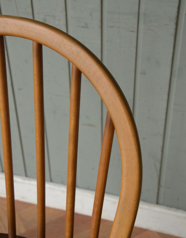 アーコールチェア　アンティーク チェア　珍しい北欧スタイルの椅子、アンティーク アーコール フープバックチェア（６本タイプ）。カーブの曲線が、ほれぼれする程美しいです。(k-1039-c)
