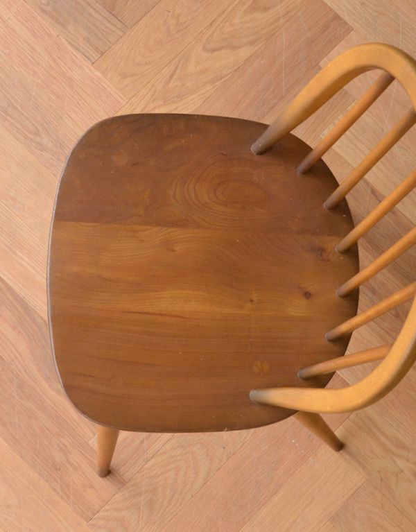 アーコールチェア　アンティーク チェア　珍しい北欧スタイルの椅子、アンティーク アーコール フープバックチェア（６本タイプ）。広々としていて、座りやすい座面。(k-1039-c)