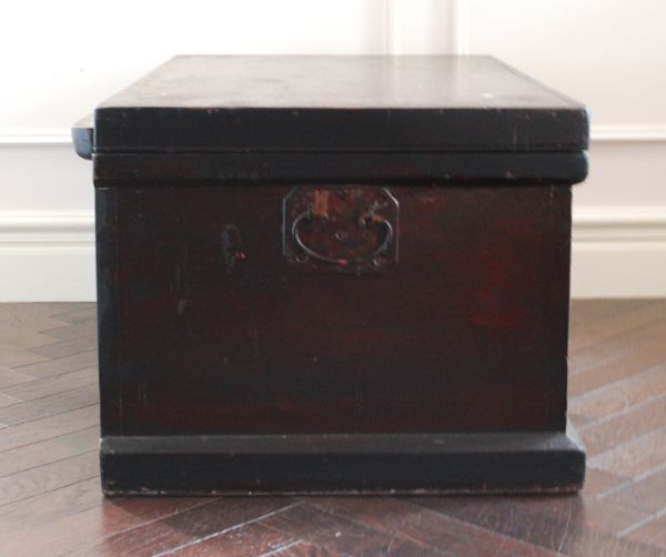 ブランケットボックス・収納ボックス　アンティーク家具　パイン材のアンティーク家具、ブラックペイントのブランケットボックス。サイドにハンドルが付いています。(k-1066-f)