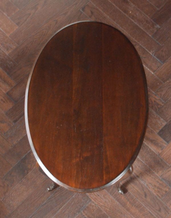 ロイドテーブル　アンティーク家具　マホガニー材の高級感がある英国家具、オケージョナルテーブル。流れるような木目が美しいです。(k-1078-f)