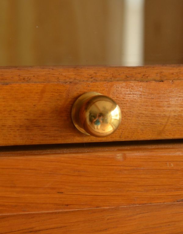 アンティークのキャビネット　アンティーク家具　アンティークの英国家具、ナチュラルな茶色のスタッキングブックケース。ガラス戸は真ん丸な取っ手が付いています。(k-1105-f)