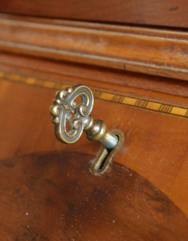 ビューロー　アンティーク家具　鍵付きのアンティーク家具、英国のビューローブックケース（本棚とデスク）。ビューローの取っ手は鍵です。(k-1131-f)