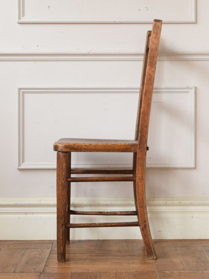 ほっこりぬくもりあるアンティークの椅子、イギリスで見つけた木製の