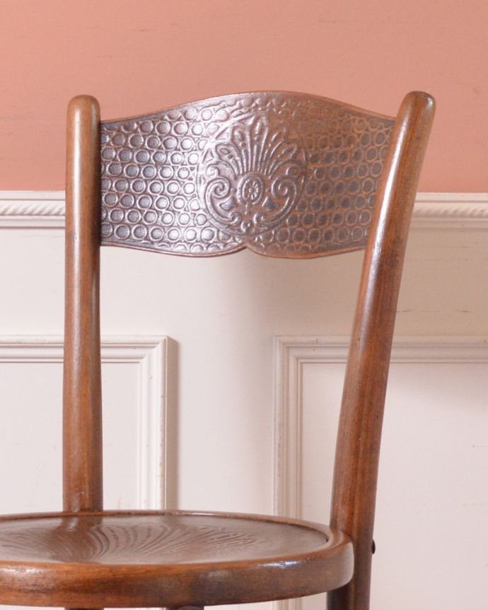 ダイニングチェア　アンティーク チェア　背もたれの模様がキレイなベントウッドチェア、英国で見つけたアンティーク椅子。背もたれのしなやかな曲線はとっても綺麗。(k-1170-c)