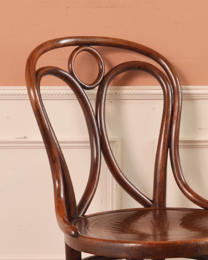ベントウッドチェア　アンティーク チェア　エンジェルラインのベントウッドチェア、イギリスのアンティーク椅子。背もたれのしなやかな曲線はとっても綺麗。(k-1171-c)
