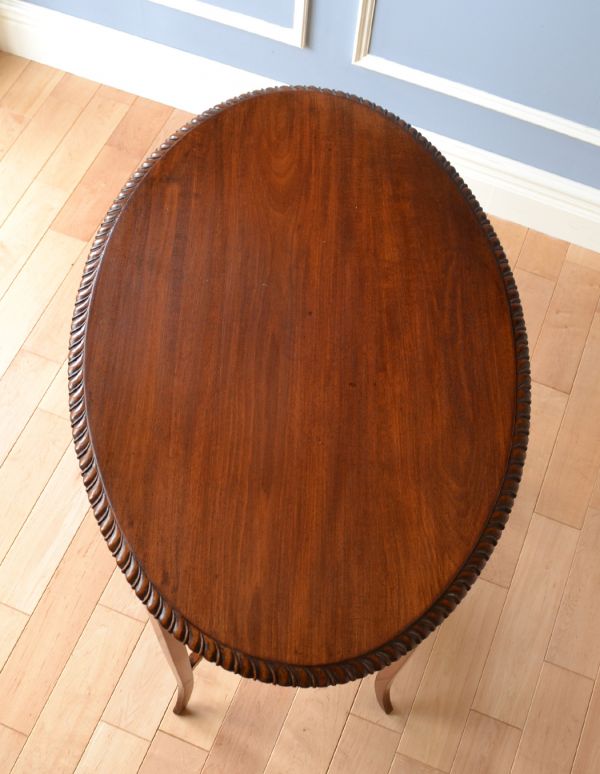 ロイドテーブル　アンティーク家具　脚がキレイな英国アンティーク家具、オケージョナルテーブル。流れるような木目が美しいです。(k-1172-f)