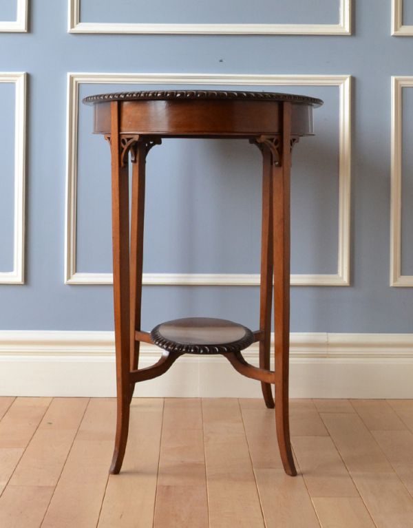 ロイドテーブル　アンティーク家具　脚がキレイな英国アンティーク家具、オケージョナルテーブル。きちんとメンテナンスしてあるので、裏側もキレイです。(k-1172-f)
