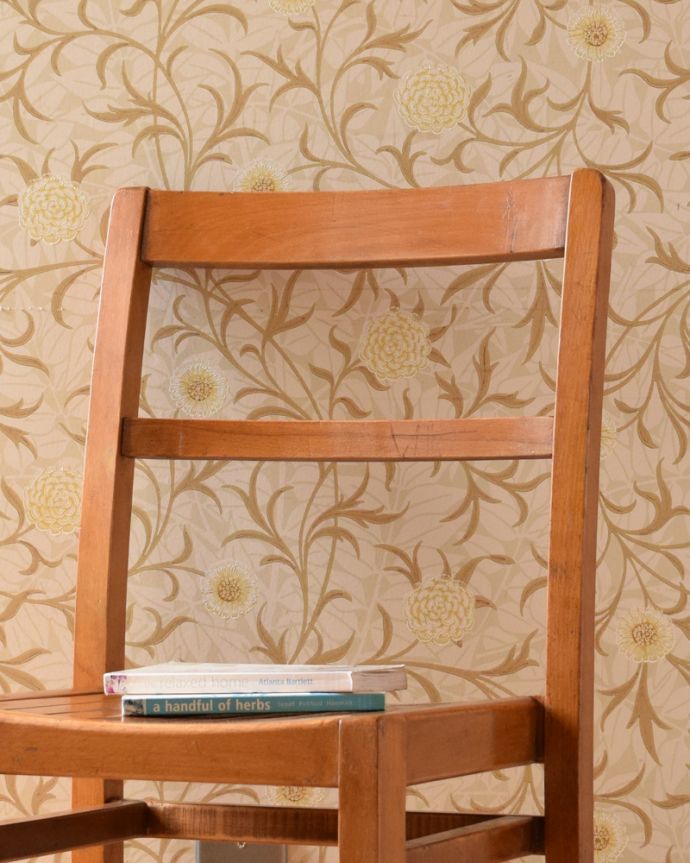 キッチンチェア　アンティーク チェア　積み重ねOK！スタッキングチェア、かわいいアンティークの椅子。なんだか懐かしい素朴なデザイン。(k-1187-c)