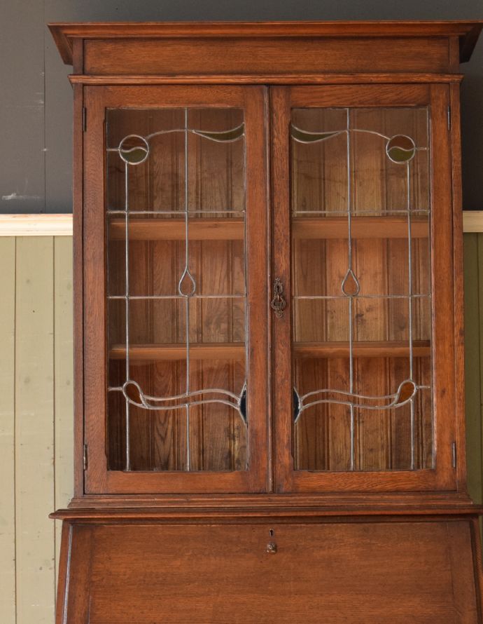 ビューロー　アンティーク家具　ステンドグラス入りのアンティーク家具、英国のビューローブックケース（本棚とデスク） 。美しいアンティークガラス。(k-1190-f-1)
