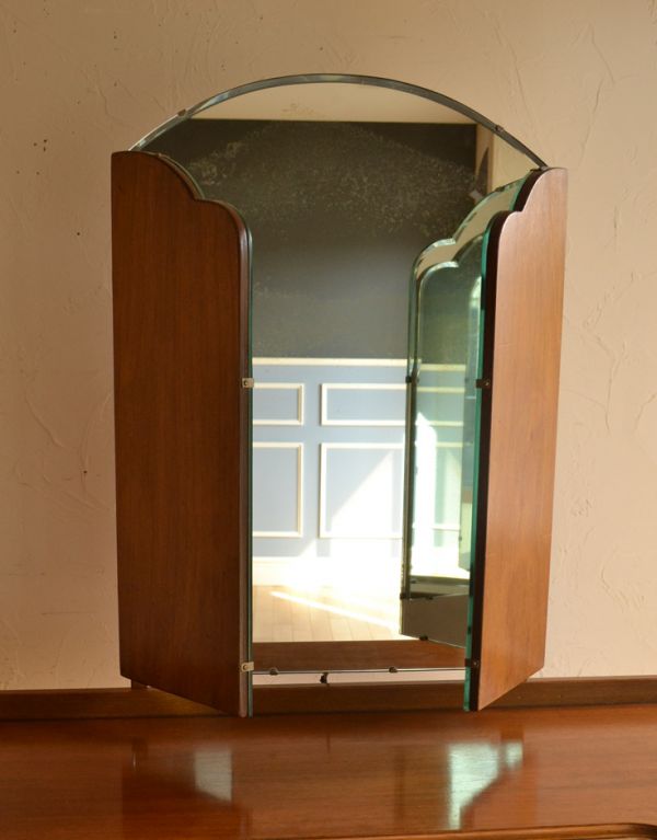美しい木目のアンティーク家具、イギリスのドレッサー（三面鏡）(k 