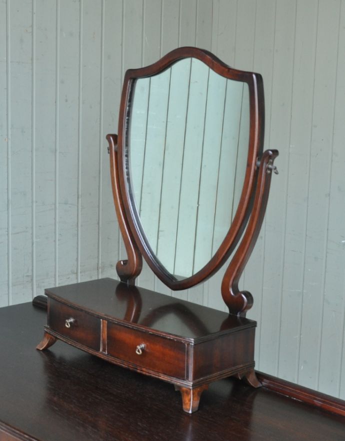 アンティークのドレッサー　アンティーク家具　英国のアンティーク家具、マホガニー材のドレッシングテーブル。大きな鏡はお部屋を広く見せる効果大。(k-1226-f)