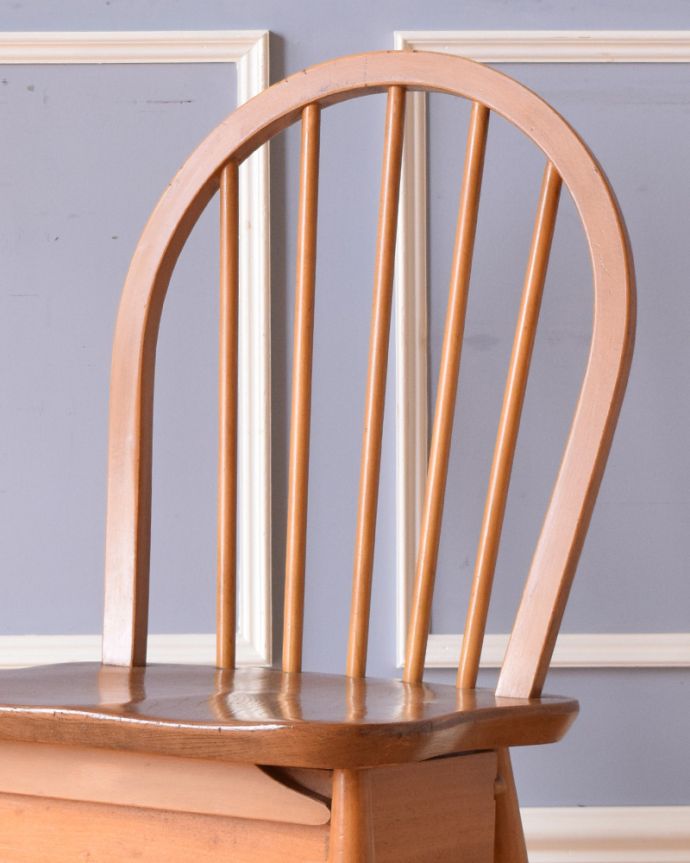 アーコールの家具　アンティーク チェア　英国アンティークの椅子、珍しい！引き出し付きの木製のロッキングチェア。カーブの曲線が、ほれぼれする程美しいです。(k-1236-c)
