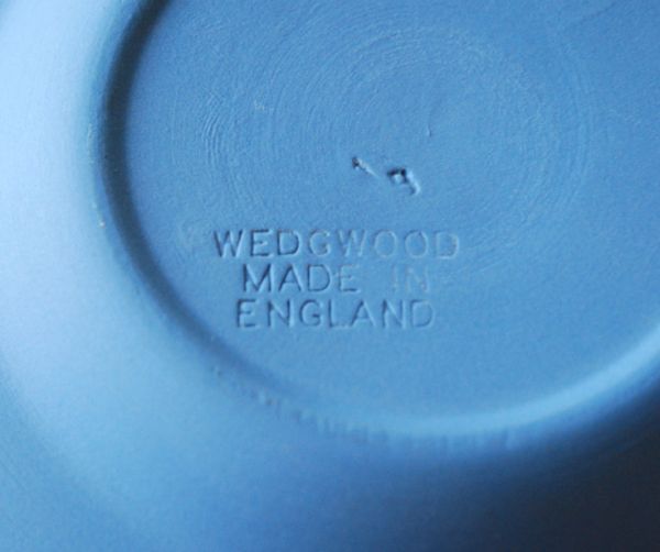 ジャスパーウェア　アンティーク雑貨　アンティークのジャスパーウェア、ウェッジウッドトレイ（Wedgwood）。裏にメーカーの刻印があります。(k-1238-z)