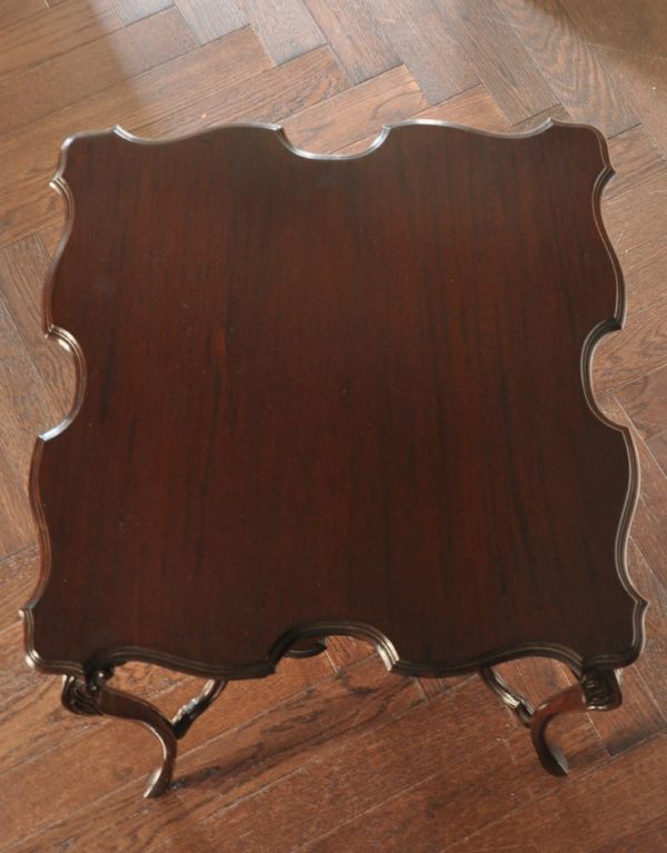 ロイドテーブル　アンティーク家具　マホガニー材のアンティーク英国家具、美しい脚のオケージョナルテーブル。天板もキレイに仕上げました。(k-1239-f)