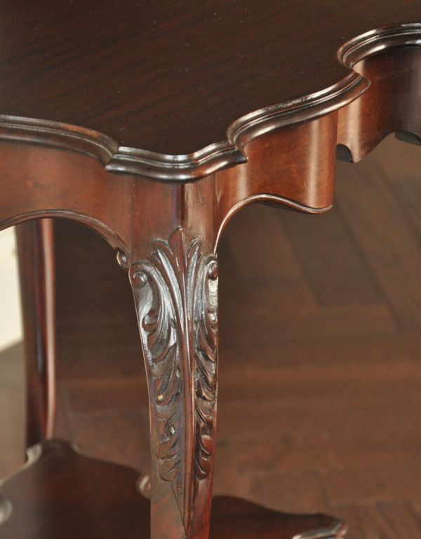 ロイドテーブル　アンティーク家具　マホガニー材のアンティーク英国家具、美しい脚のオケージョナルテーブル。きちんと修復しているので、届いたその日からお使いいただけます。(k-1239-f)