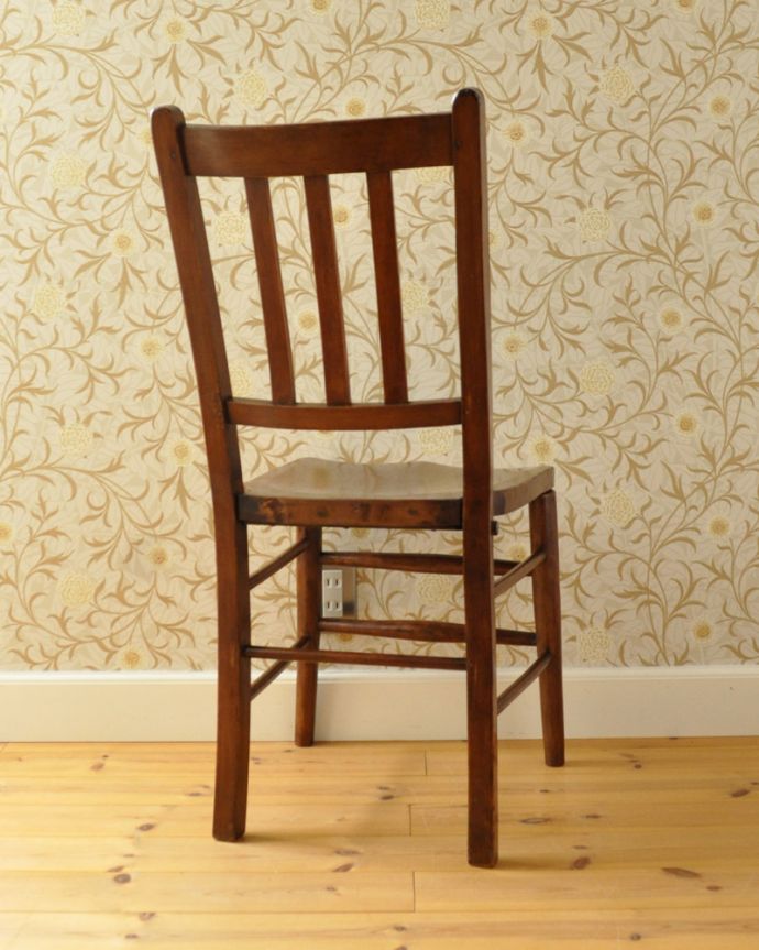 ダイニングチェア　アンティーク チェア　木製のナチュラルなスクールチェア、イギリス輸入のアンティーク椅子。どこから見ても絵になります。(k-1252-c)