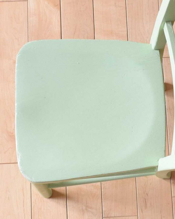 キッチンチェア　アンティーク チェア　イギリスから来た小さなアンティーク椅子、パステルカラーのチャイルドチェア。座ぐりしてあるので座りやすいですよ。(k-1260-c)