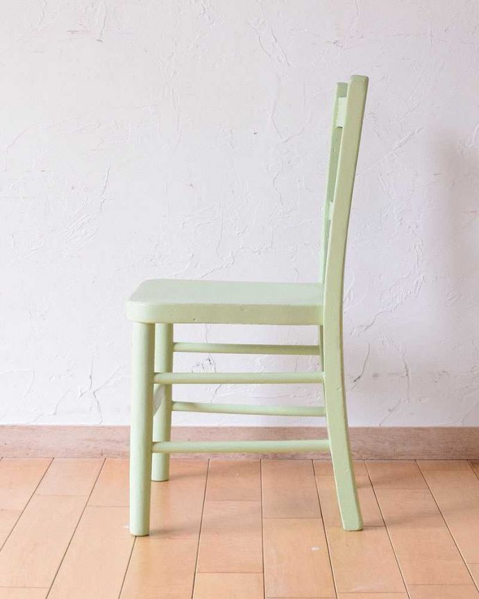 キッチンチェア　アンティーク チェア　イギリスから来た小さなアンティーク椅子、パステルカラーのチャイルドチェア。可愛い黄色がお部屋の挿し色に最適です。(k-1260-c)