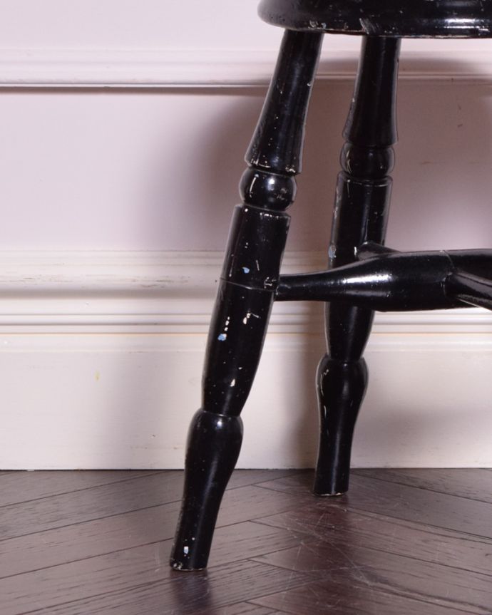 板座面　アンティーク チェア　テーブルにも使えます！イギリス入荷のアンティークスツール（椅子）。メンテナンスをしっかりしているので、男性の方でも安心してお掛けください。(k-1262-c)