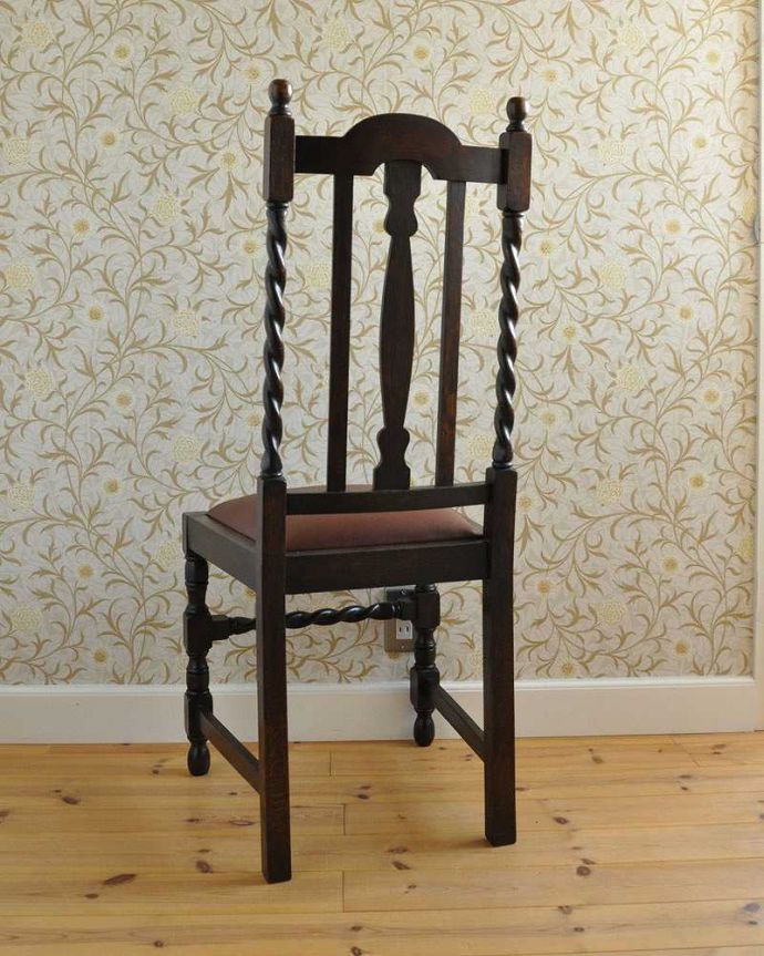 ツイストデザイン　アンティーク チェア　英国輸入のアンティーク椅子、ツイストラインが美しいオークチェア。後ろ姿も美しいんです。(k-1266-c)