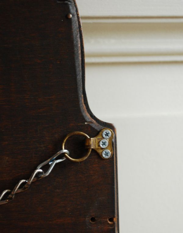アンティーク フレーム付きミラー　アンティーク雑貨　英国スタイルのアンティーク雑貨、マホガニー材のアンティークミラー（鏡）。壁に取り付けられるように金具が付いています。(k-1282-z)